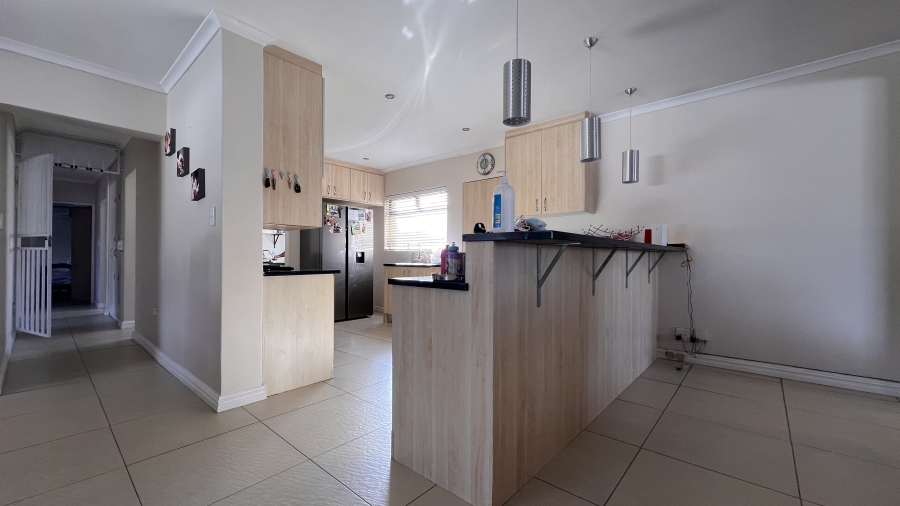 4 Bedroom Property for Sale in Flamingo Vlei Western Cape
